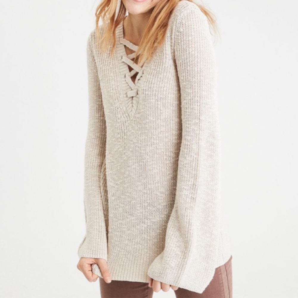 AE Chunky Lace-up Pullover